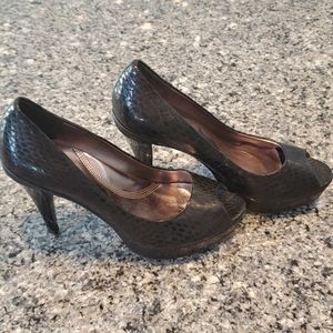 Kenneth Cole Peep Show